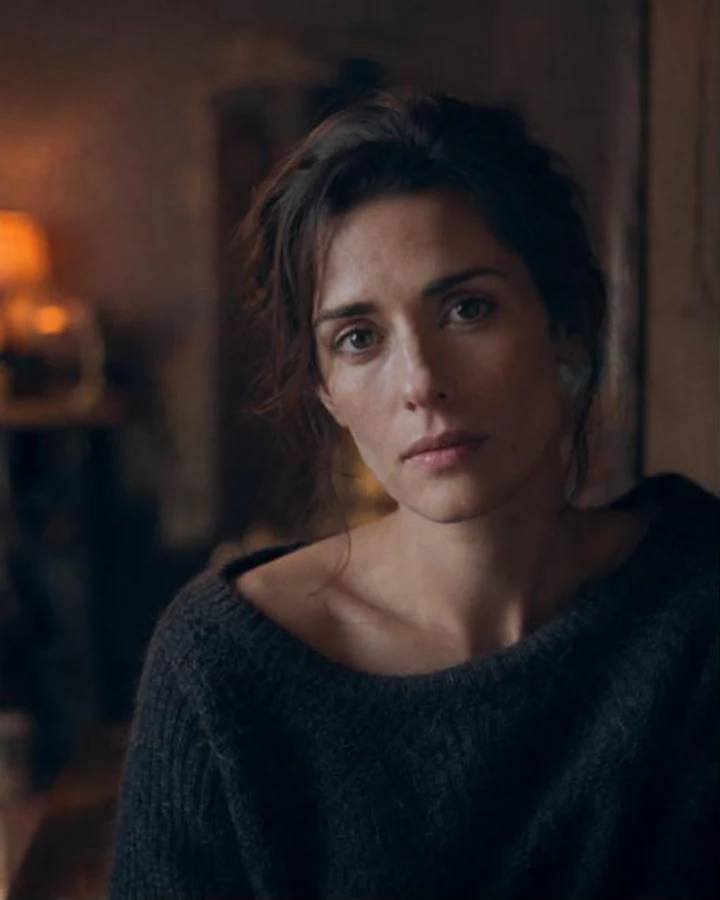 The pause before the answer — Cinematic example